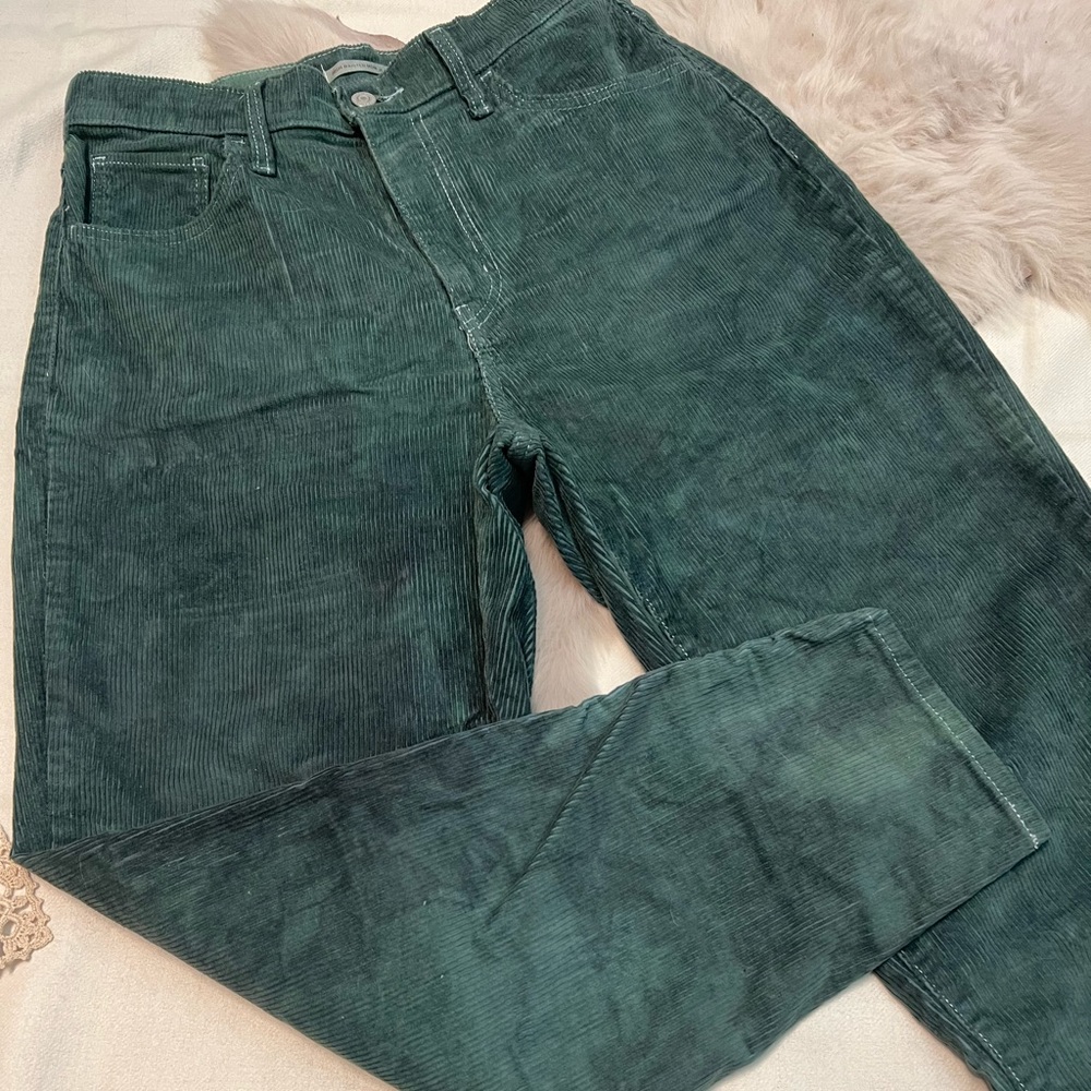 Levi’s high waisted mom jean corduroy green size 31